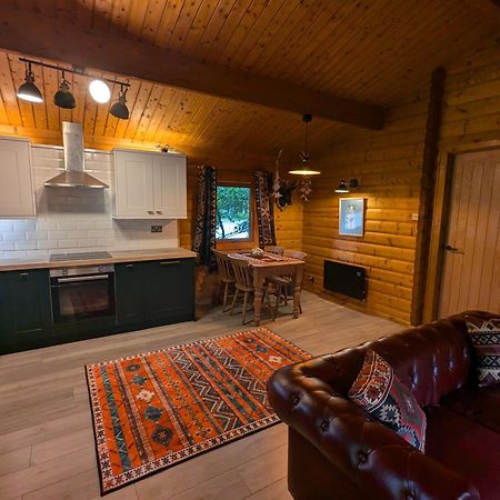 Pineshadow Lodge-Dog Friendly Kenwick Park Louth ラウス エクステリア 写真