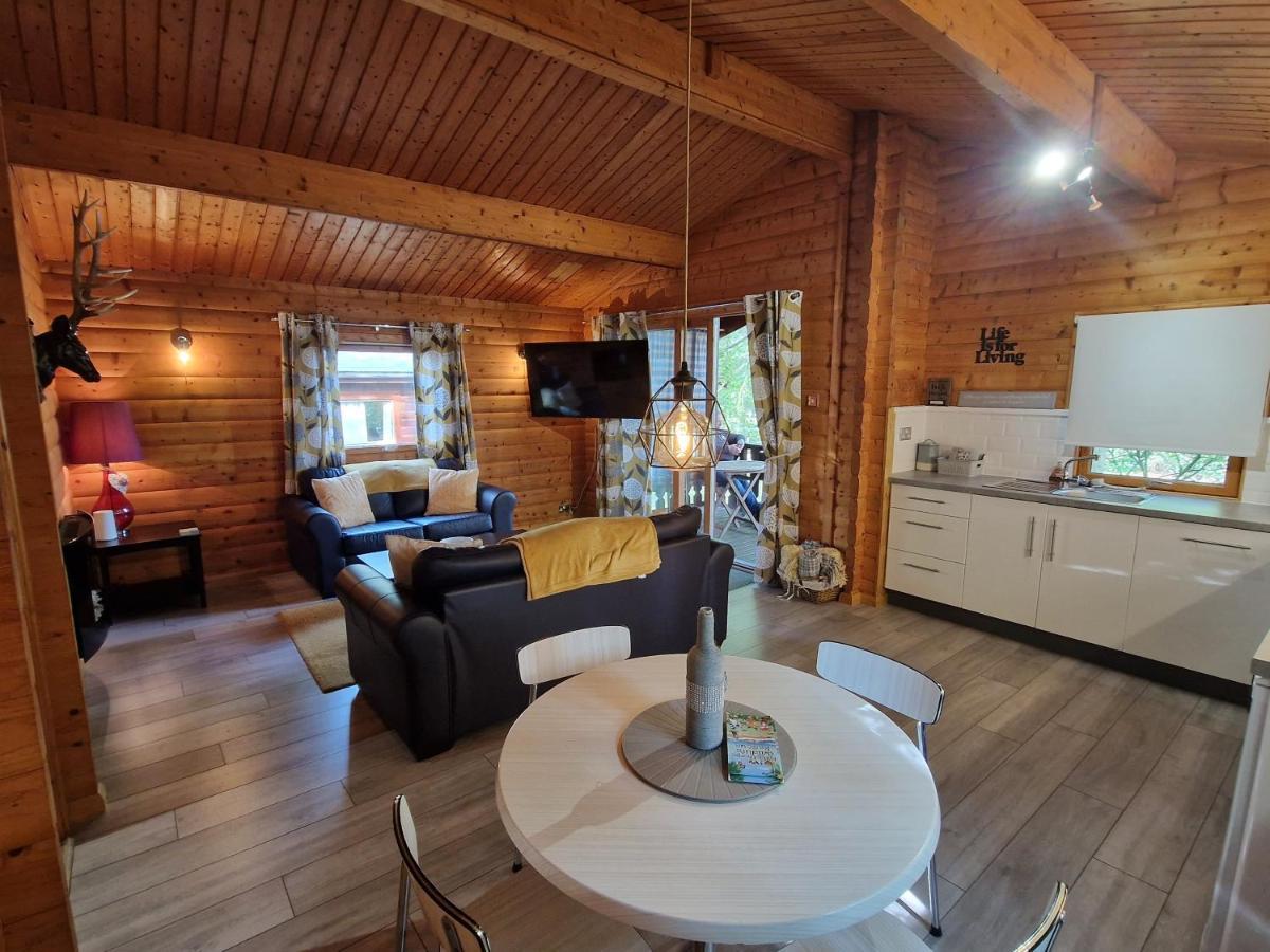 Pineshadow Lodge-Dog Friendly Kenwick Park Louth ラウス エクステリア 写真
